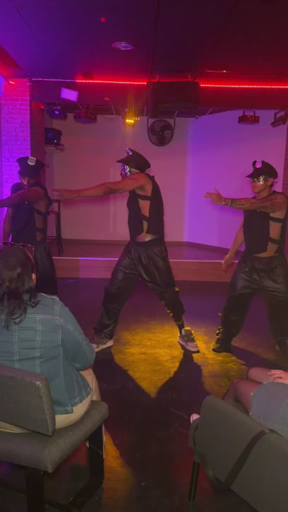 Uptown Cabaret | Stripper show | despedidas | bachelor party | stag do en València