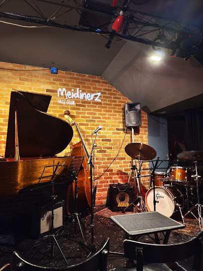 Fotos y entrada de la discoteca Meidinerz Jazz Club en Gijón