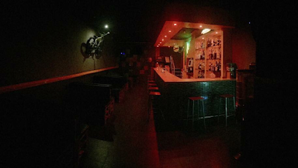 Suburbia Jäger Bar en Dos Hermanas