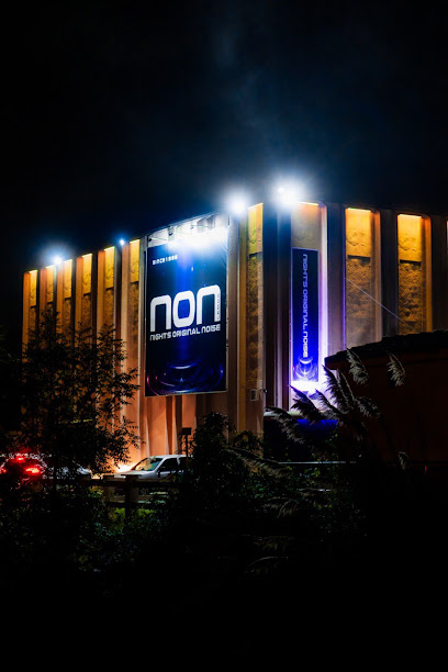 NON, The club en Bolunburu