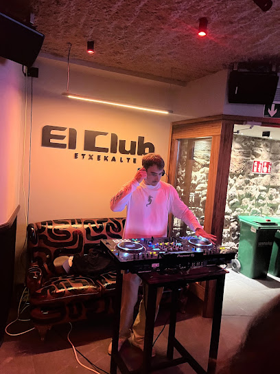 El Club Etxekalte en Donostia / San Sebastián