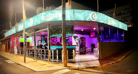 Ambiente nocturno en Cala De Bou